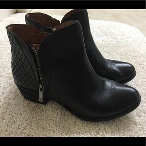 Ankle  booties
